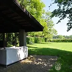 In With Hot Tub & Garden Semesterbostad Leende