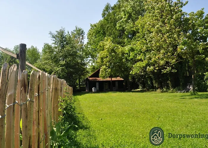 In With Hot Tub & Garden