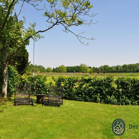 In With Hot Tub & Garden Ferienhaus *