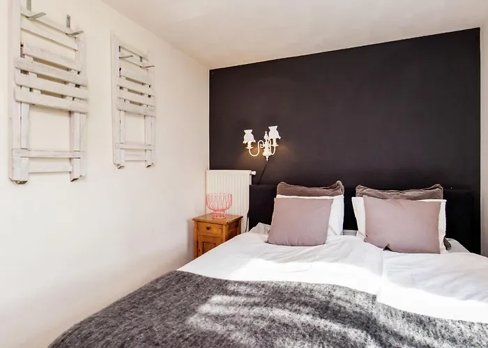 Vakantiehuis In With Hot Tub & Garden