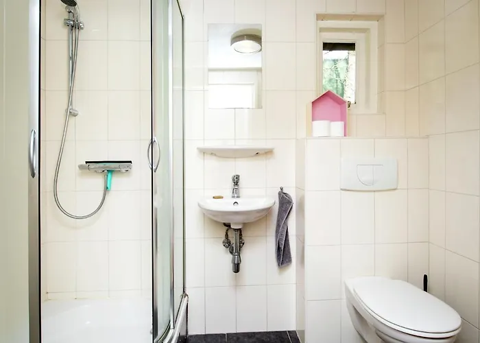 In With Hot Tub & Garden *