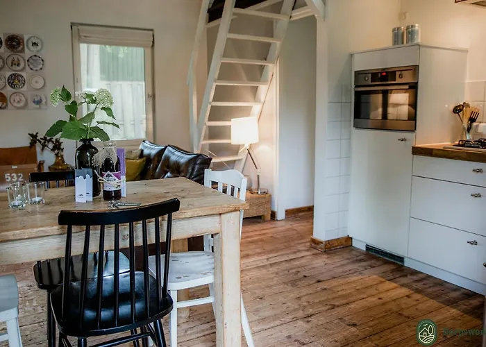 In With Hot Tub & Garden Vakantiehuis Leende